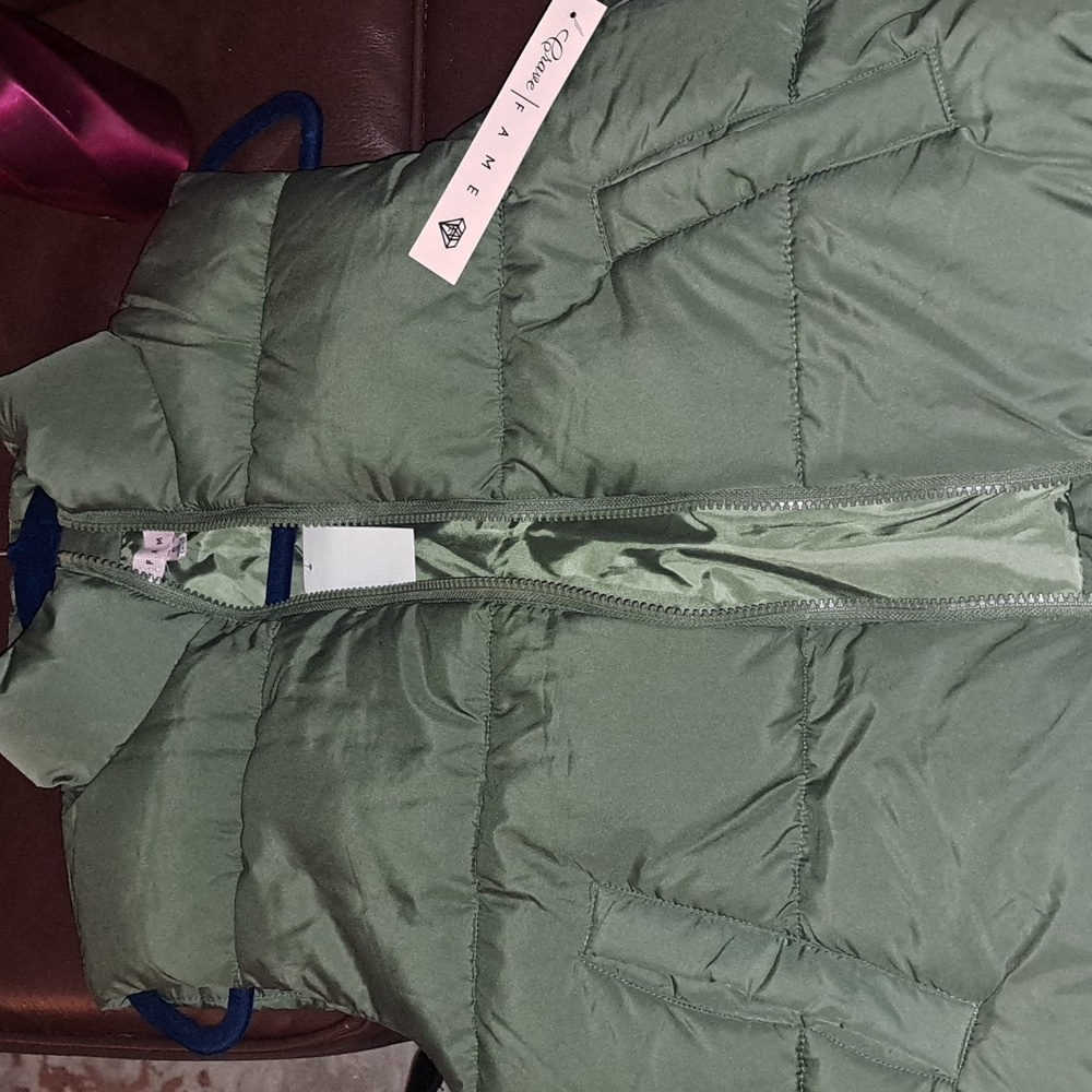 Craves Fame Puffer Vest Olive Green. Size Small NEW - Picture 3 of 3